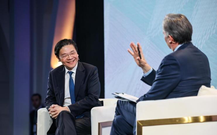 黄循财现身彭博创新经济论坛晚宴，讲起中日关系，话里，满是微妙暗示。他身着深