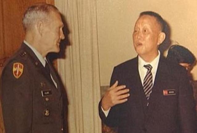1986年，上将洪学智访美，美军莱昂斯上将傲慢询问：“洪将军，请问你是哪个学校毕