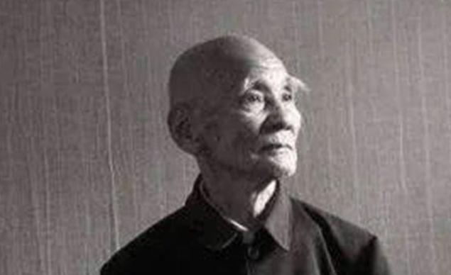 1946年，6000解放军被三万敌人包围，为了不泄露机密，旅长下令烧毁全