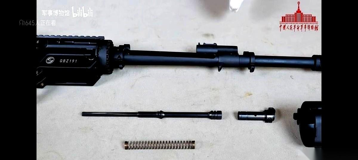 军博自己下场了，一锤定音。咱最新的191，对，就是阅兵场上帅得一塌糊涂那把枪，