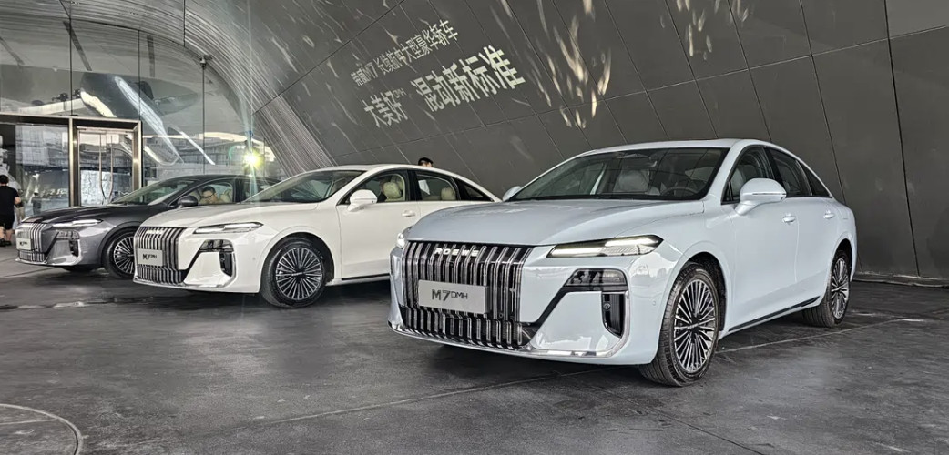 听说荣威M7DMH满油满电续航2000km，55L油加19.7kWh电的成本