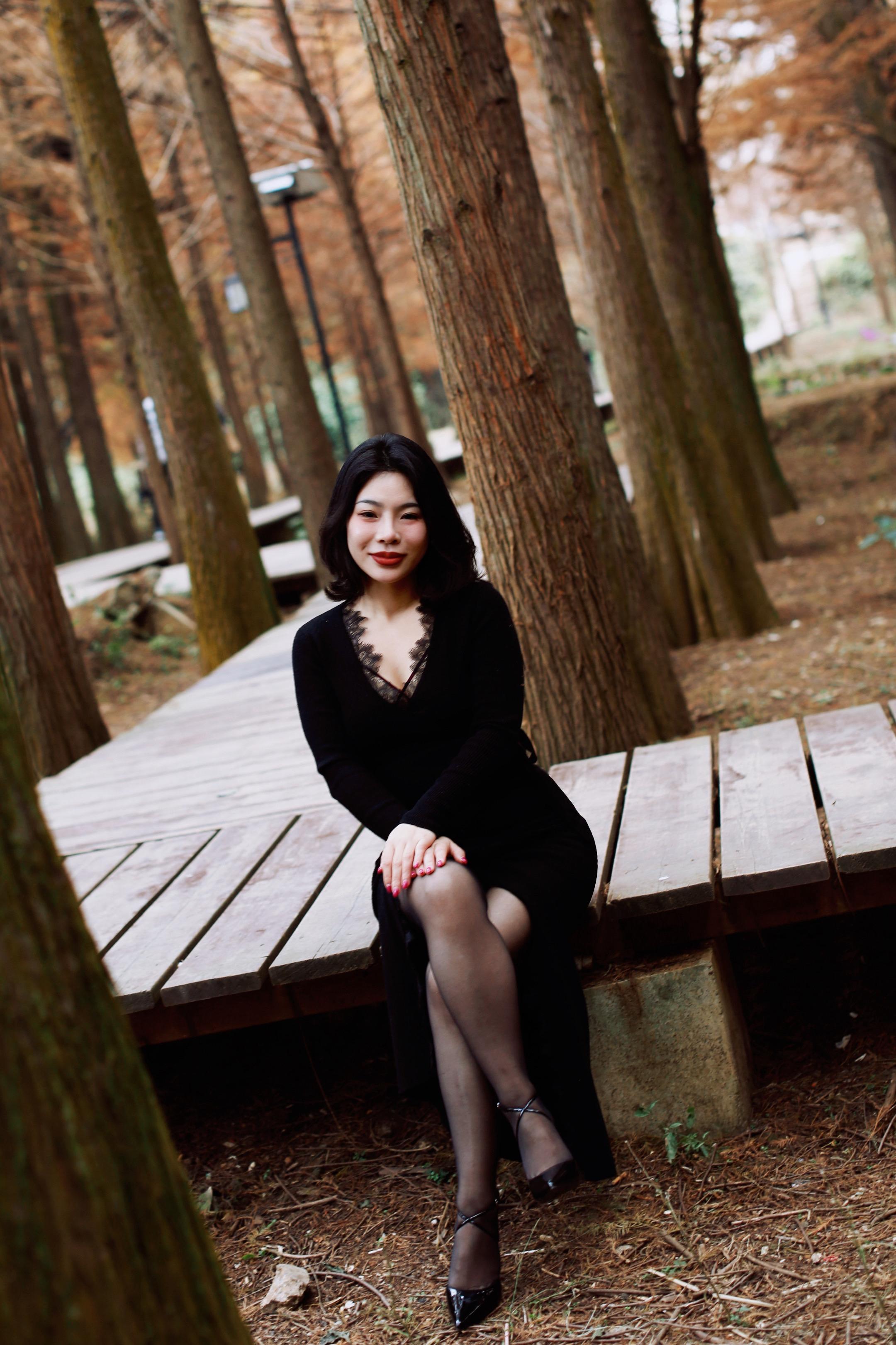 得了千钱想万钱 当了皇帝想成仙。