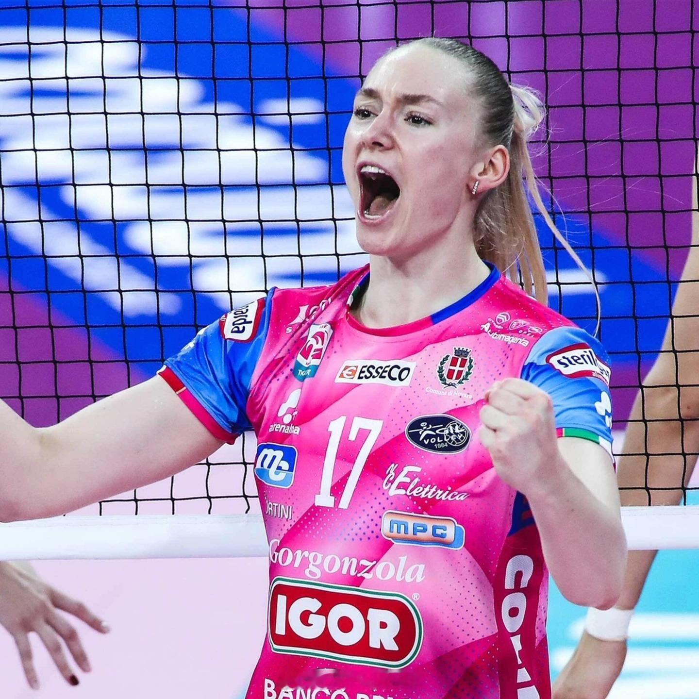 【诺瓦拉新赛季主力配置：托洛克改回主攻】国际排坛动态2月23日，据意大利媒体报