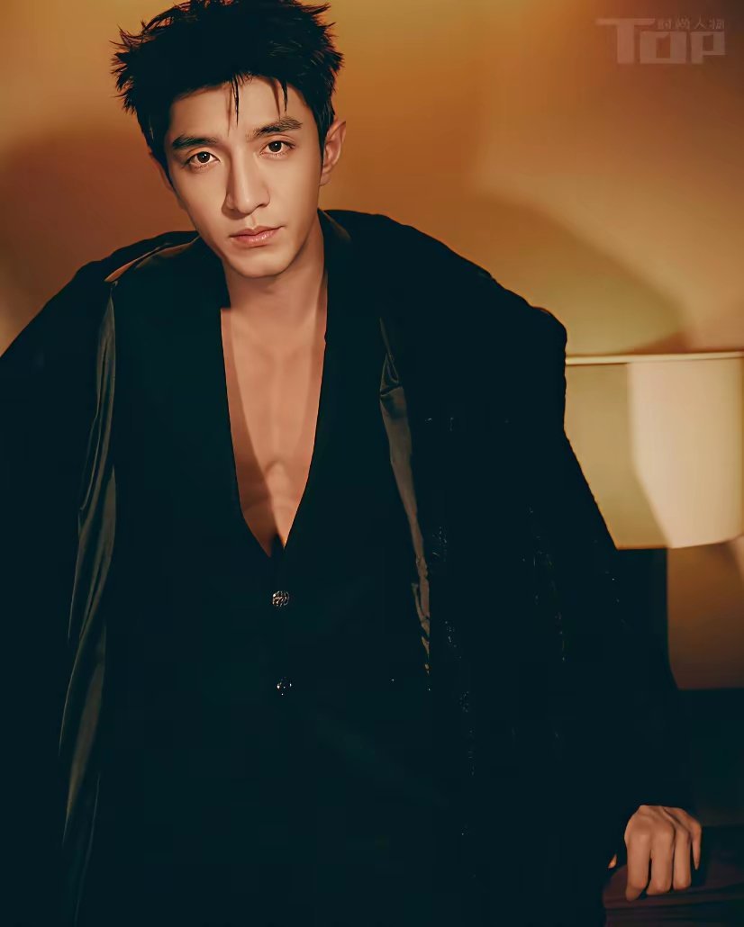 金瀚跟错了老板真的是多走8年弯路他最错误的选择是没有继续跟赵丽颖签约18年和赵丽