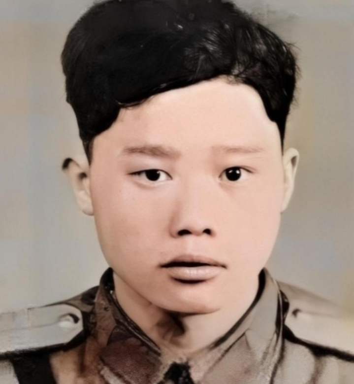 1951年1月28日，志愿军战士潘天炎因为生理需要去附近的草丛解决，回来后却意外