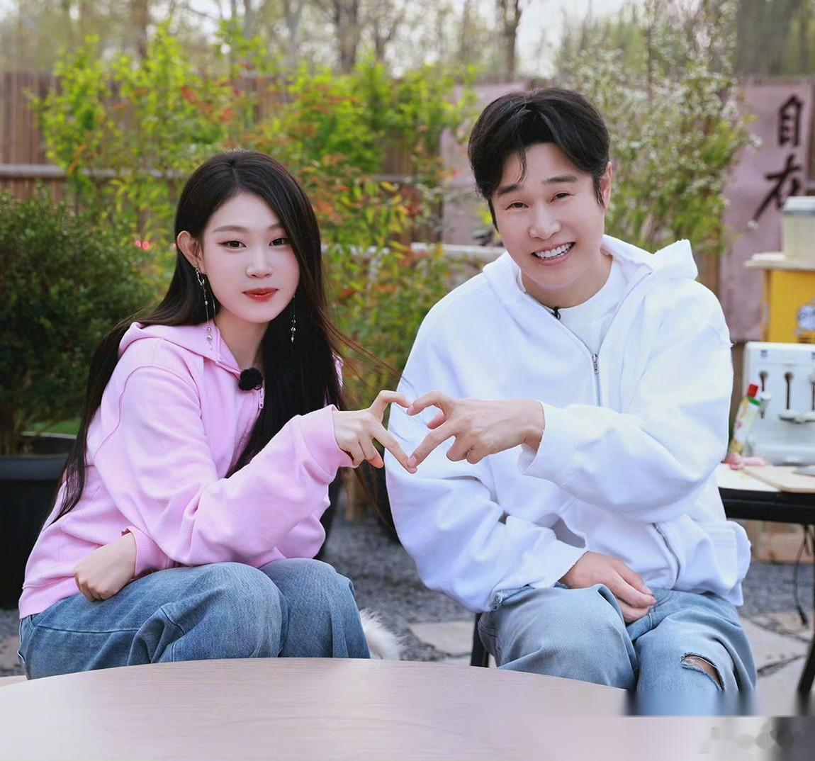 我问我老公，为什么小沈阳可以让女儿沈佳润出道，却不让女儿找男朋友？我老公白了我