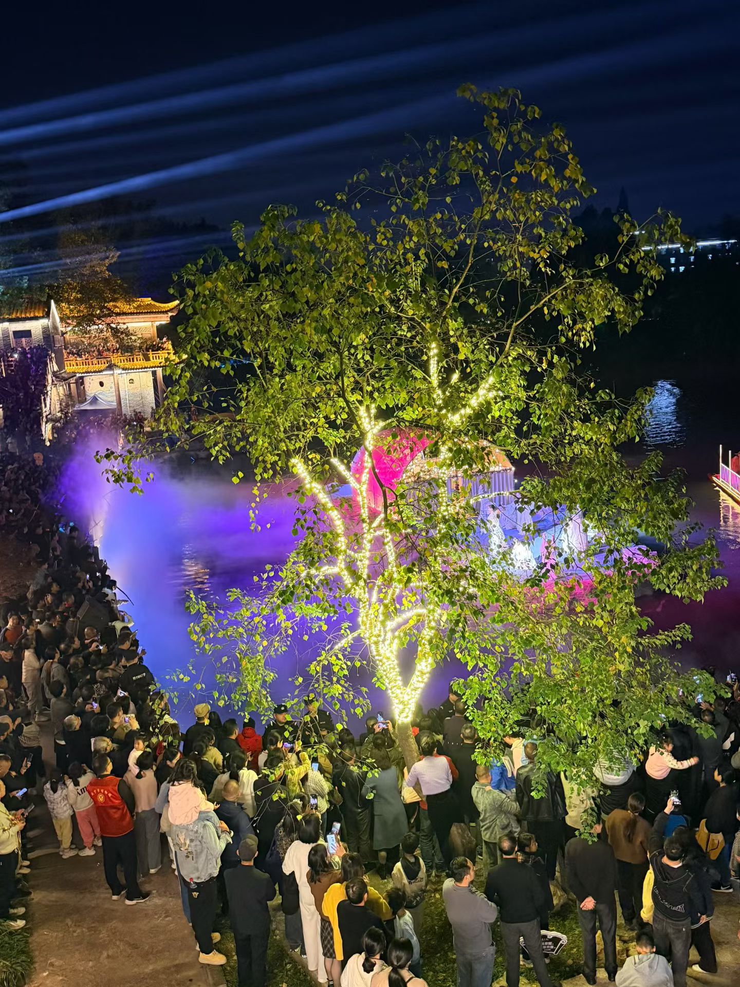 香城泉都！第一次去咸宁的时候，我就知道这是一座非常舒适的城市。秋天满城桂花香，冬