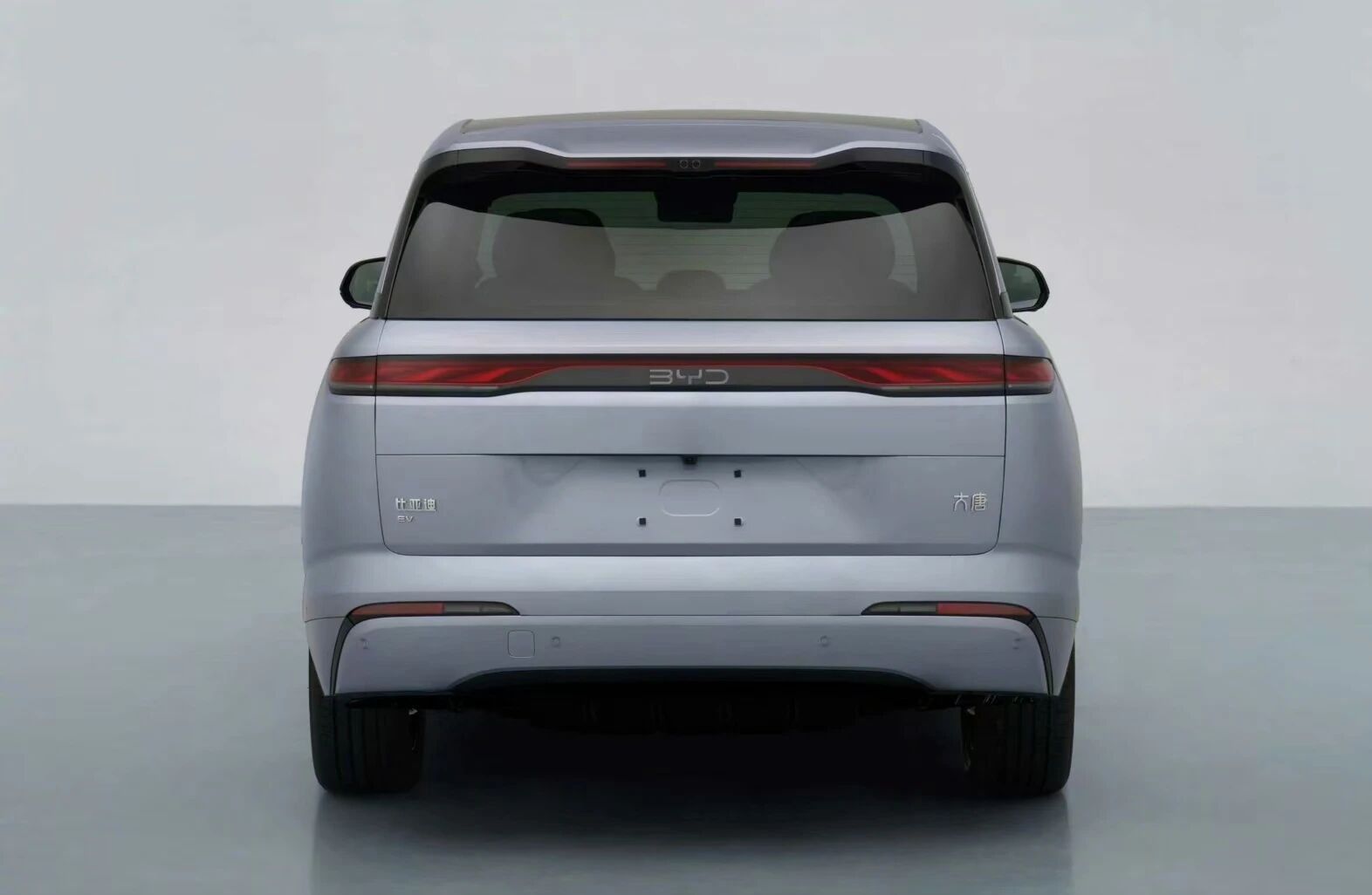 比亚迪大唐！！单双电机版本，5米2车长，3米1轴距，7座，单电机版重量2640