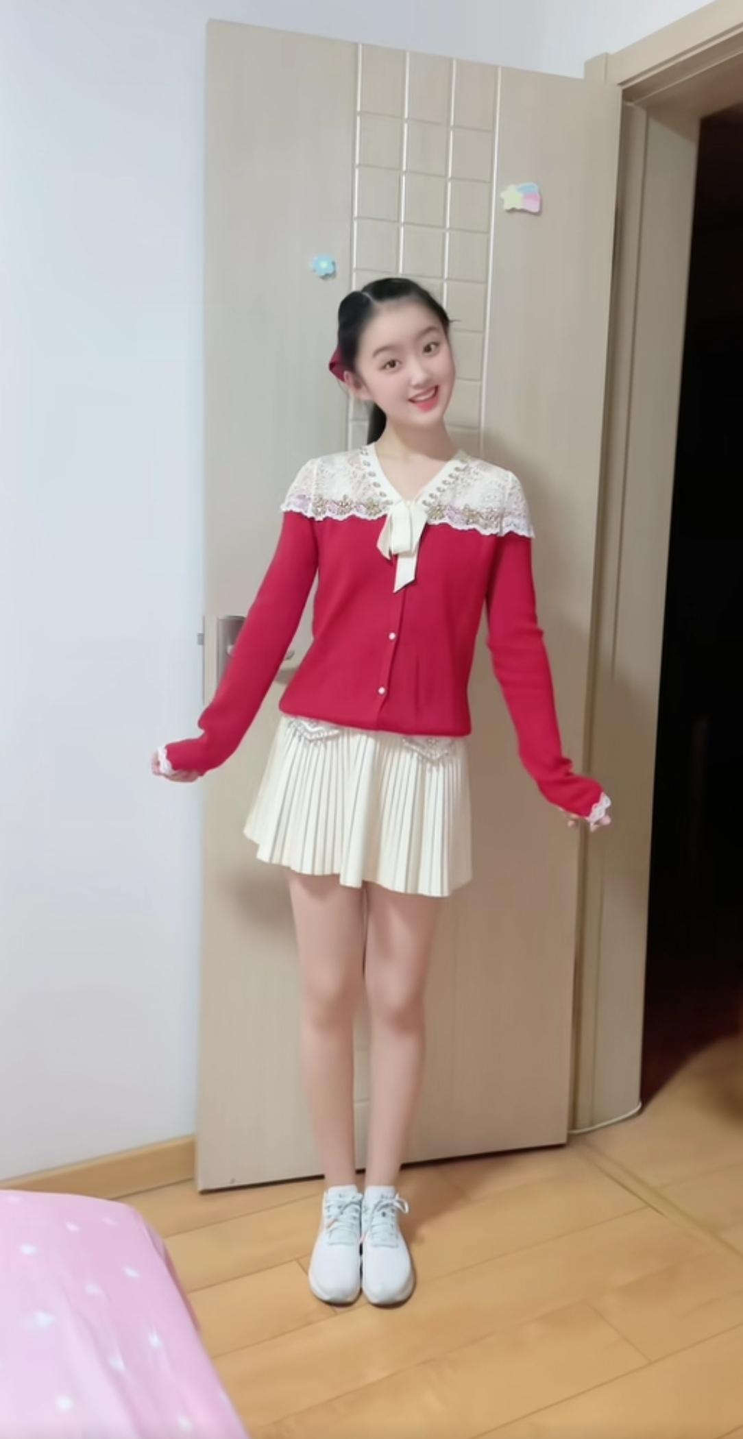 谁的青春里没藏着个清纯可爱的女孩呢？我也有这么一段回忆。高中时，我暗恋班上一个女