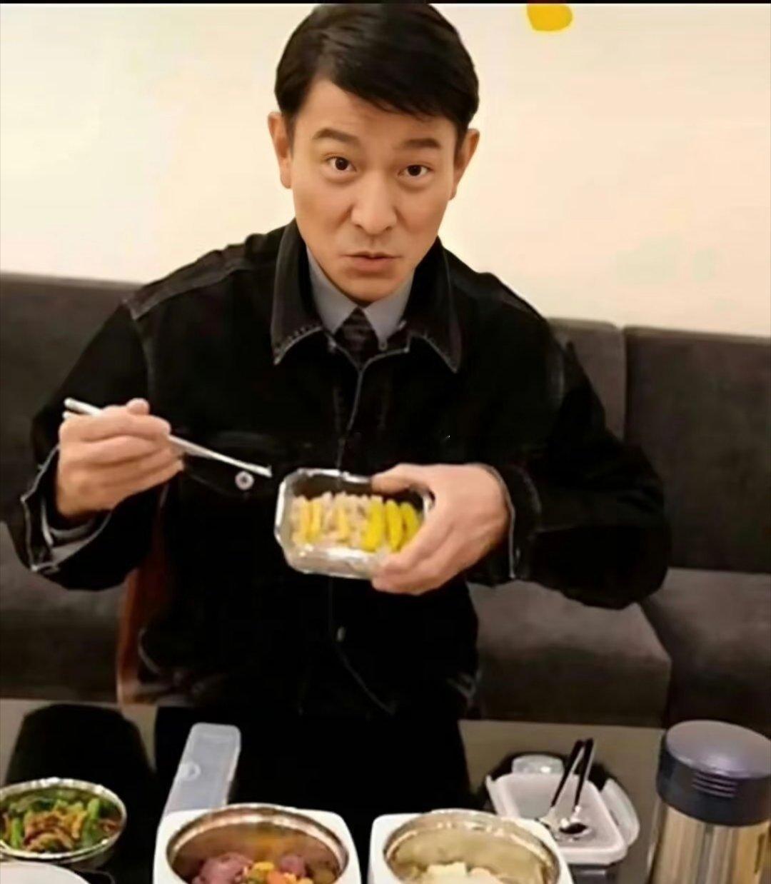 刘德华这么吃，大家会觉得他是健康自律，我这么吃，大家会觉得我是穷