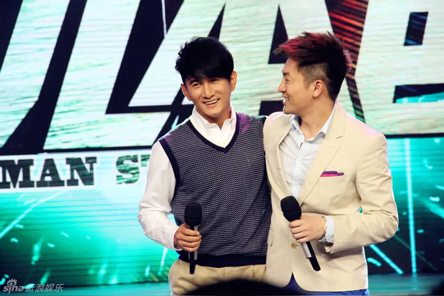 吴奇隆肯定没苏有朋有钱，苏出道最早，导演、音乐人、演员啥都干，吴这几年淡出大荧幕，不怎么拍戏，最关键