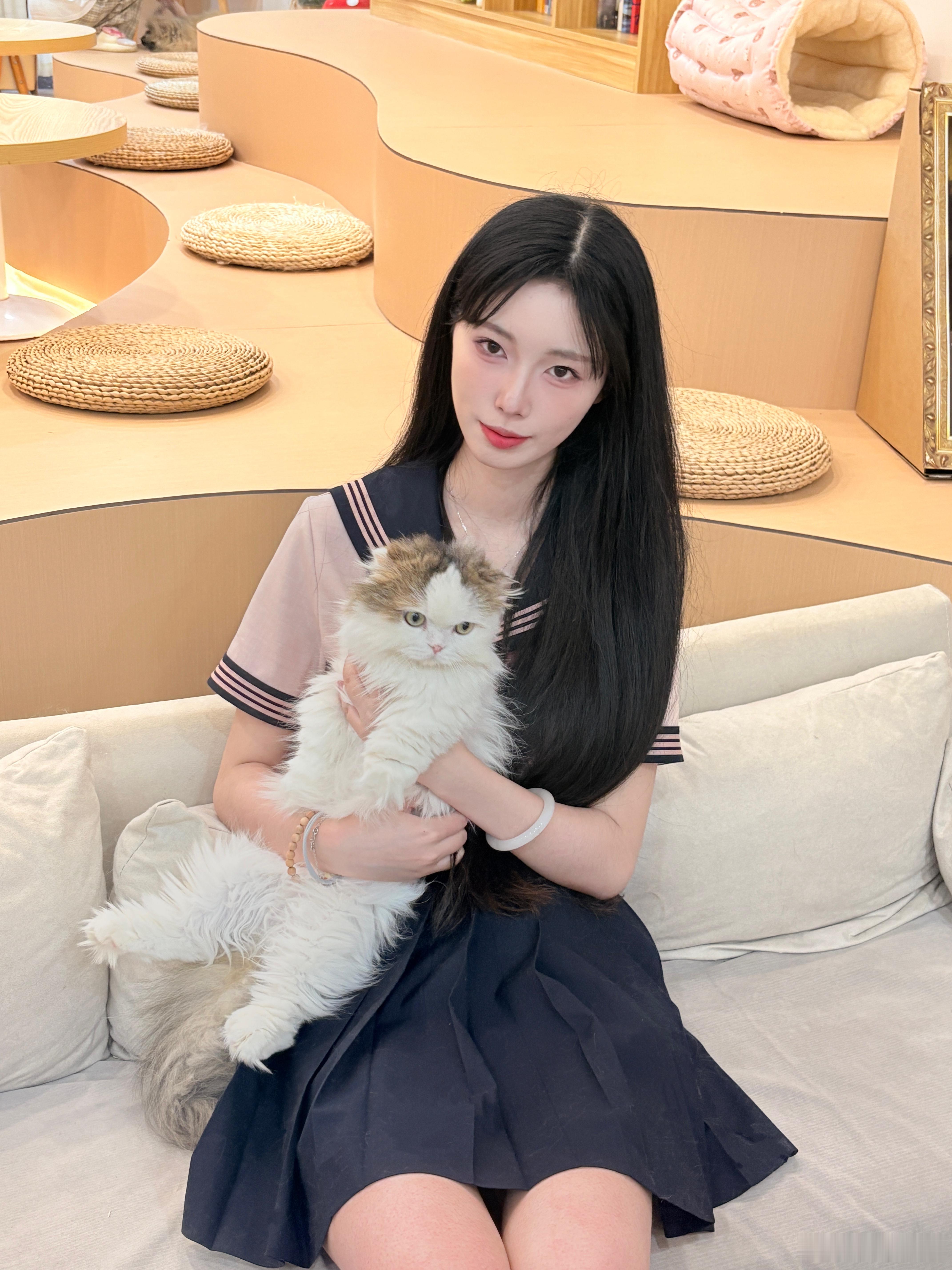 小喵好好rua(៸៸᳐⦁⩊⦁៸៸᳐)੭​​​