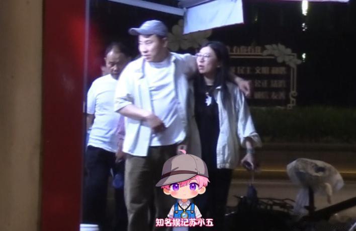 徐志胜：哎，刚那狗仔拍够清楚没？下回我直接在台上用。女友：你还有脸说！饭桌上