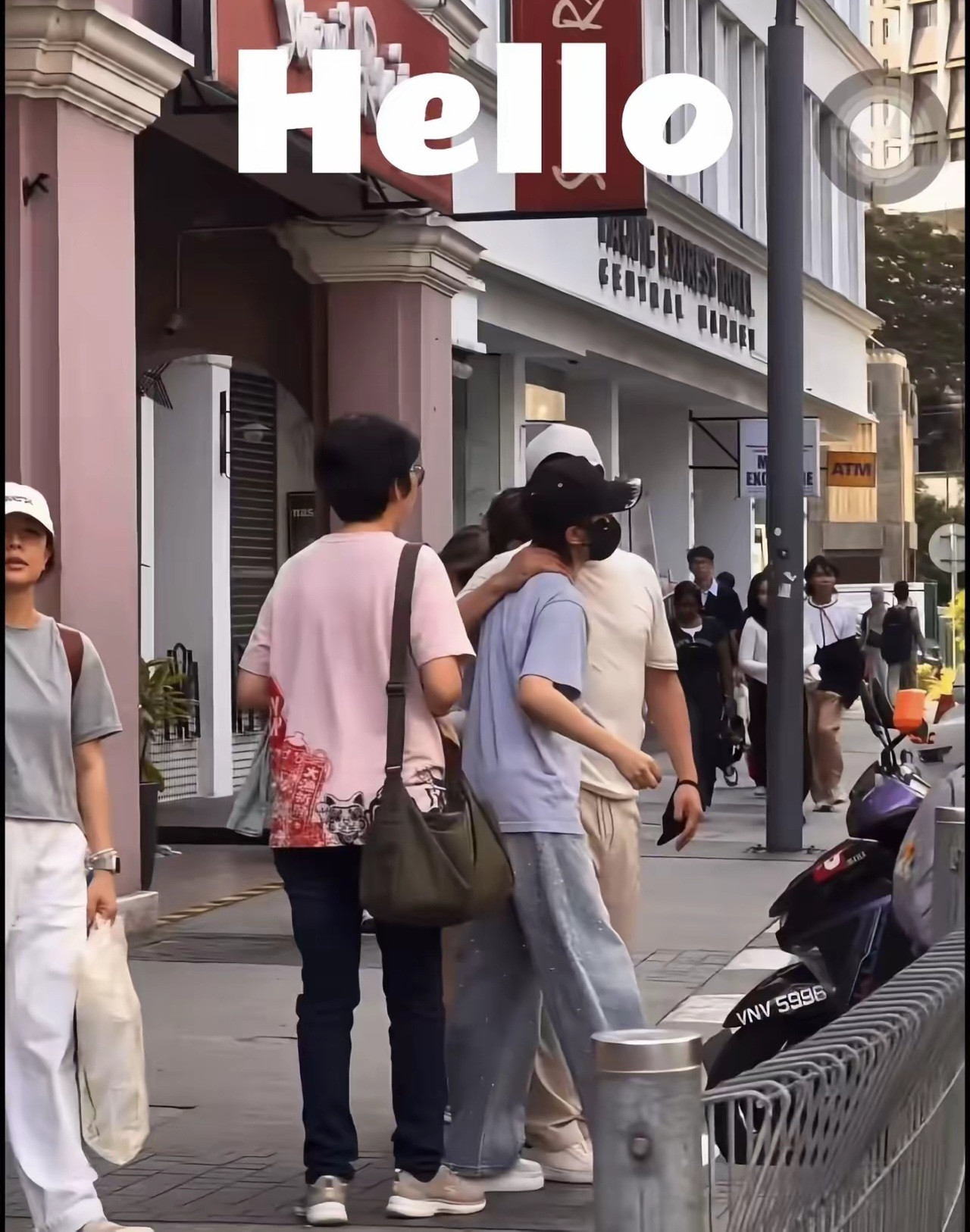 有不少人在马来西亚街头偶遇了吴京、谢楠夫妇，夫妻俩低调游玩，真实又接地气
