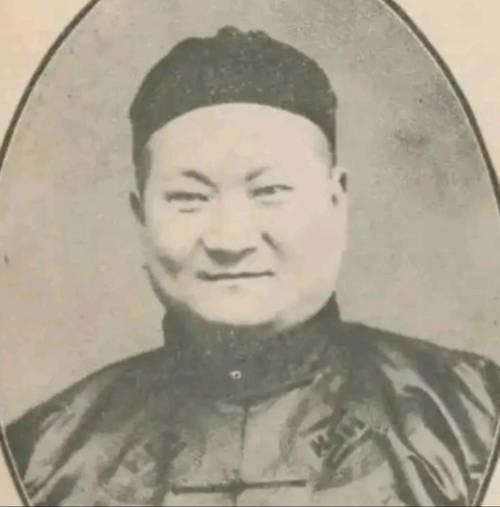 1949年，上海胜利后，我党准备清算青帮老大。助手问陈老总:“还有个叫顾竹轩的怎