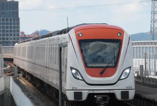 今天运气挺好的，14号线市区往返从化乘坐快车都是B14型电客车（14号线二期增购
