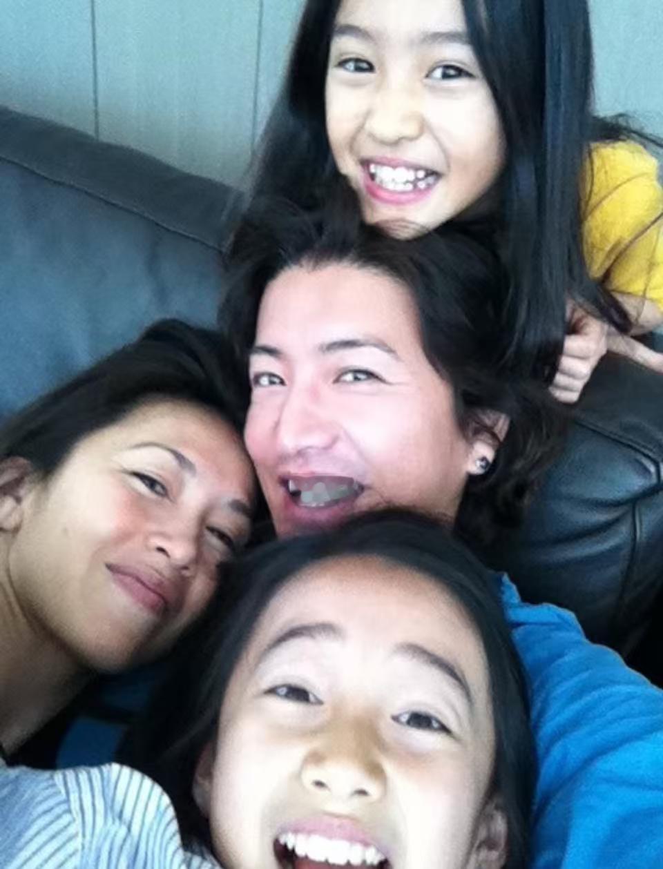 木村拓哉53岁了，小女儿晒全家福，一家高颜值！木村拓哉作为当年巨红的偶像男性，