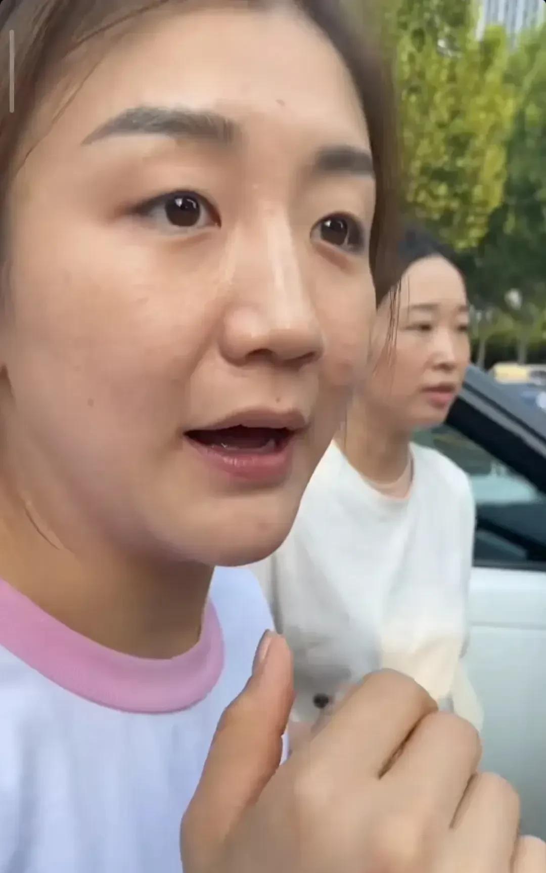 全网敢素颜出镜让网友怼脸拍的明星，恐怕只有陈梦一个人了，一大早出门晨跑，看