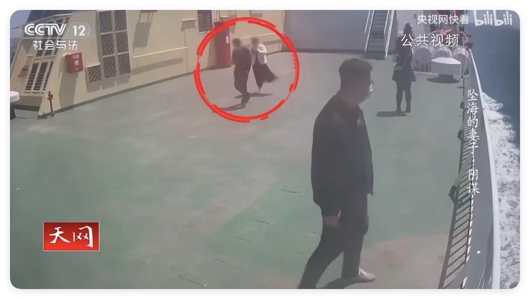 44岁的李某为骗取1230万元巨额保险金，与打工妹李某环结婚后，带她登上大连驶往