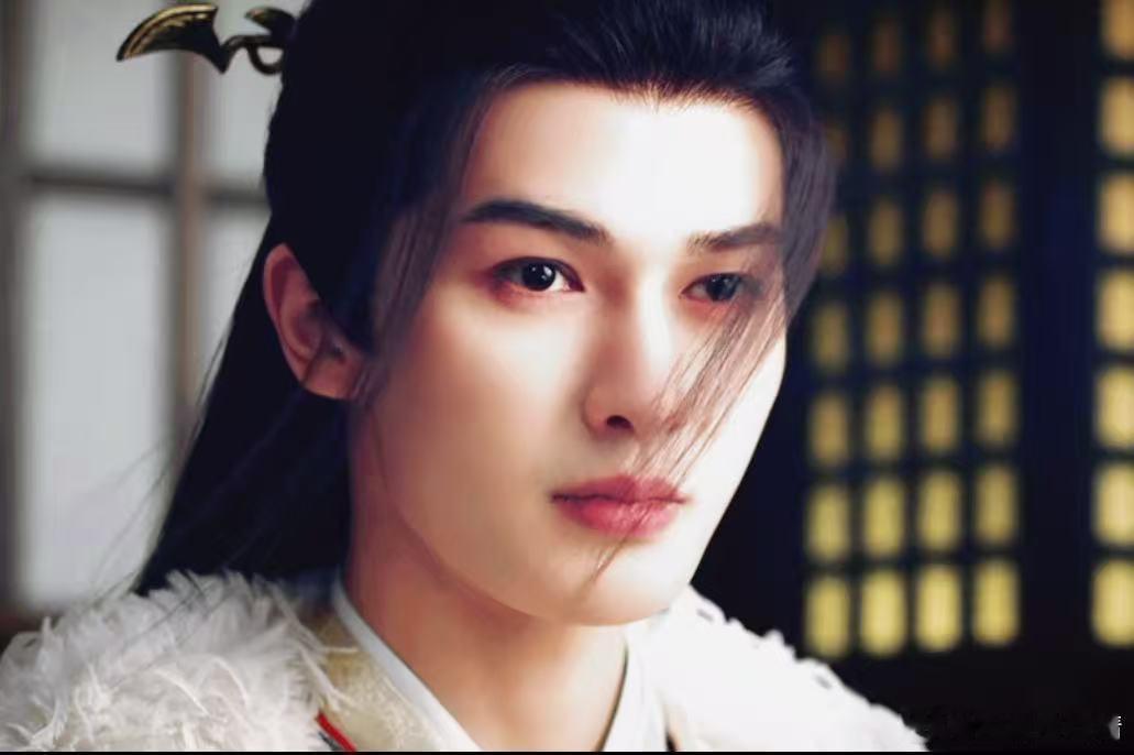 子夜归魔童降世朱正廷饰演的裴季雅登场了，子夜归的一大看点来了哈哈，他演的角色其实