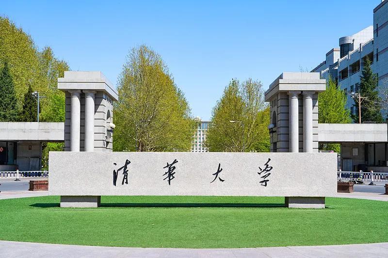 武汉网友留言：自己清华毕业，老家在湖北某地级市下面，目前收到四个offer。1、深圳华为，月薪370