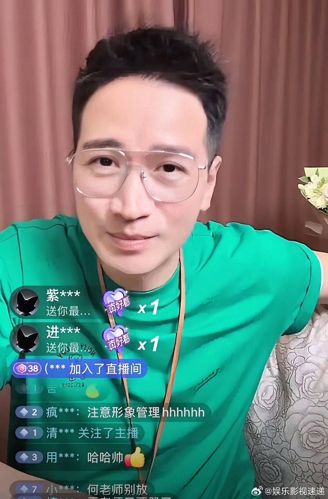 l不仅大家没想到，于正更是没想到，“白月光”何晟铭居然直播了，而且全程高能好多梗