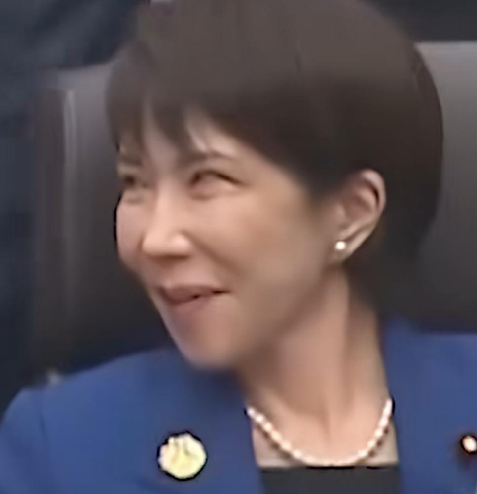 近日,日本第一位女首相高市早苗,在APEC峰会期间引发网友热议,特别是她与与印尼