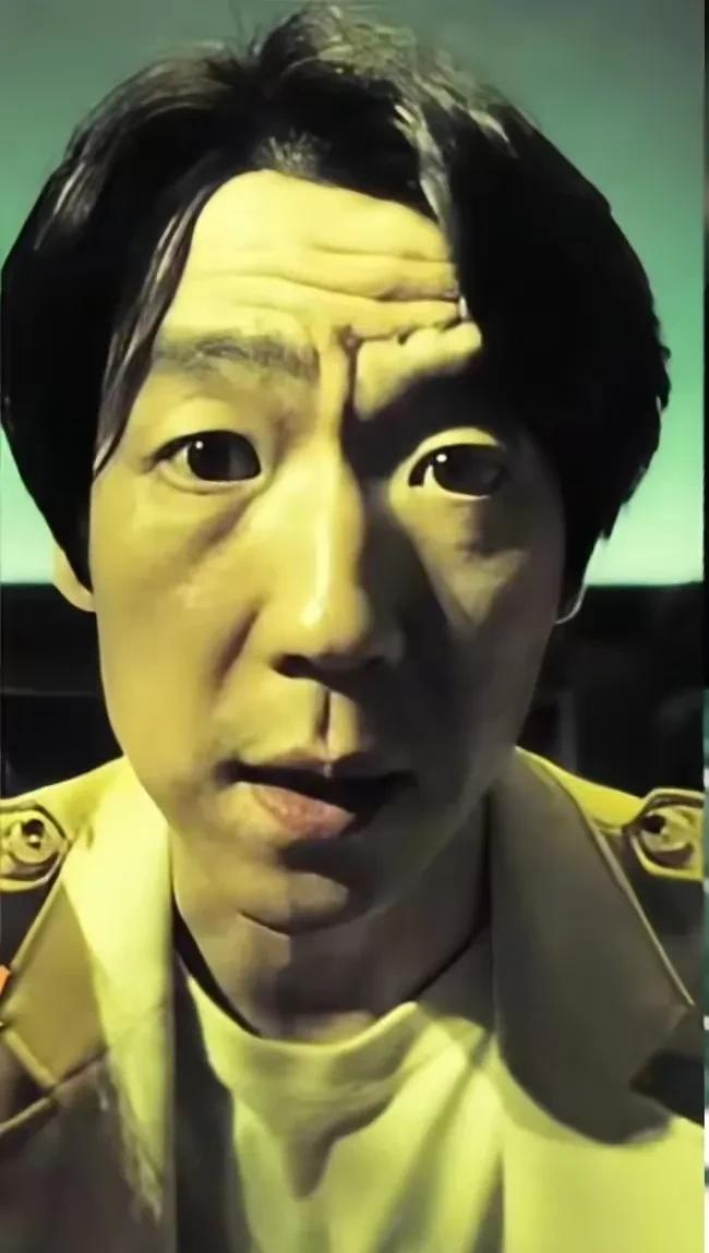《扫毒风暴》中吴晓亮饰演的反派周少雄，为达目的不惜杀妻弃子，让观众恨得牙痒痒，真