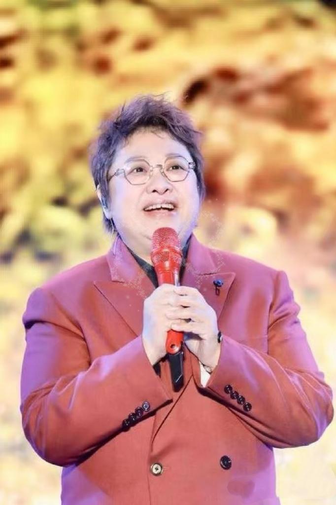 香港大埔火灾，霍启刚捐赠1000万，我不意外，李嘉诚捐赠8000万，我也不意