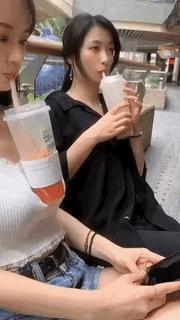 尺有所长，寸有所短，不能光拿自己的劣势跟别人的优势去比较，那样人很容易会失去自信