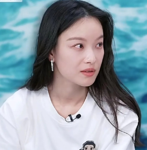 什么叫张口就来，看看倪妮就知道了，大家都被她精湛的演技给骗了，她背地里是一个
