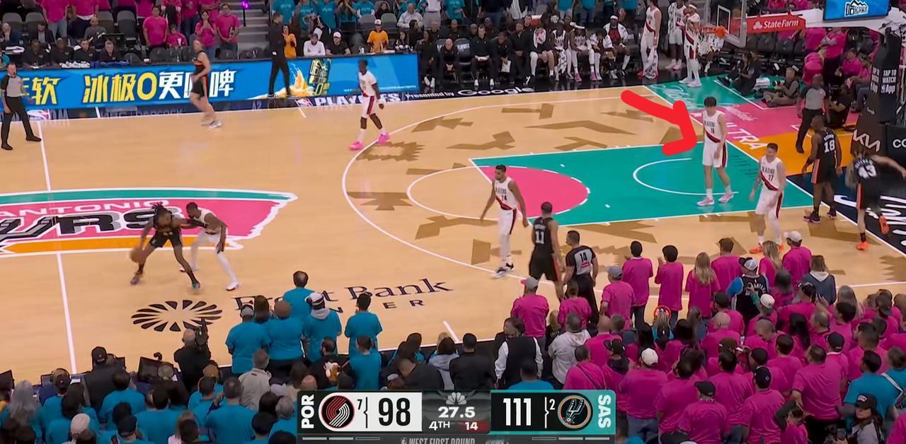 53秒！太羡慕杨瀚森了！在开拓者输给马刺的比赛中：比赛剩53秒，比赛没有悬念