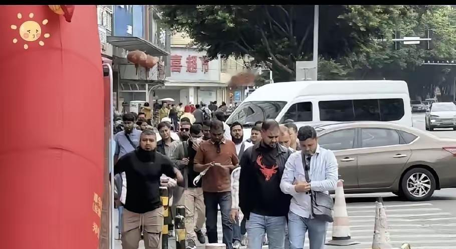 签证难，不是谁针对谁，是两边都踩了刹车。广州前段时间一口气查出三十多个印度人