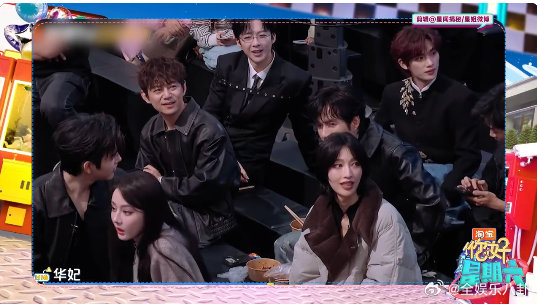 迪丽热巴看别人模仿凤九的反应你好星期六他从不用伪装讨好世界，生气就直白表达，不藏