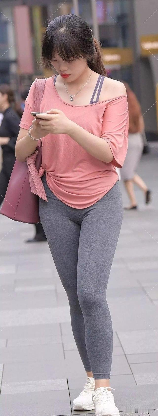 海尔智慧家焕新好房子家里的冰箱和冰柜都是海尔牌的，对我们农村普通家庭来说，经济实