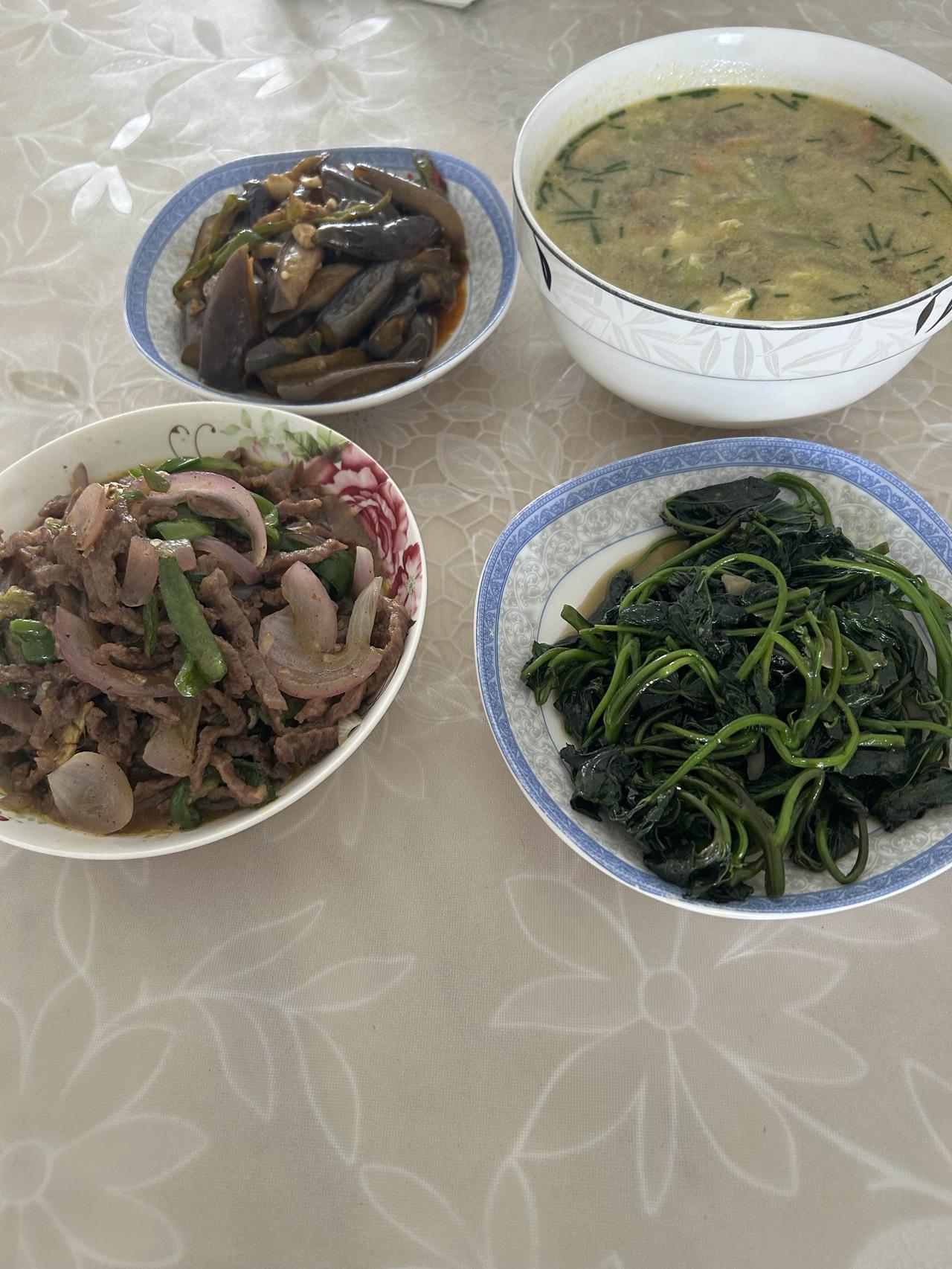 今天中午这顿饭，给我整出了个大乌龙！难得一家三口都在家，想着好好做一顿饭，