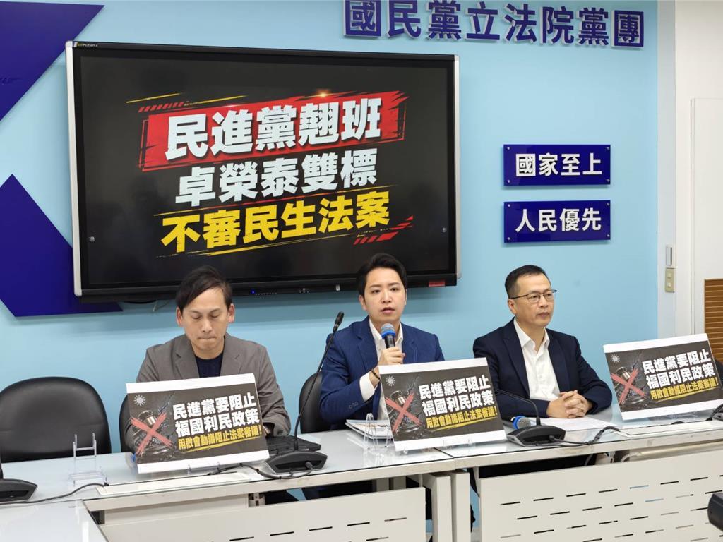 新北市长选情逐渐升温，国民党团22日召开记者会回应。立委罗廷玮表示，内部状况属竞
