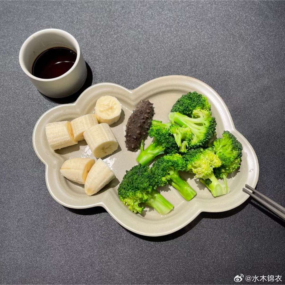 一个齐鲁医生朋友告诉我，一天三顿碳水，到了50岁得糖尿病的几率是很大的。昨天