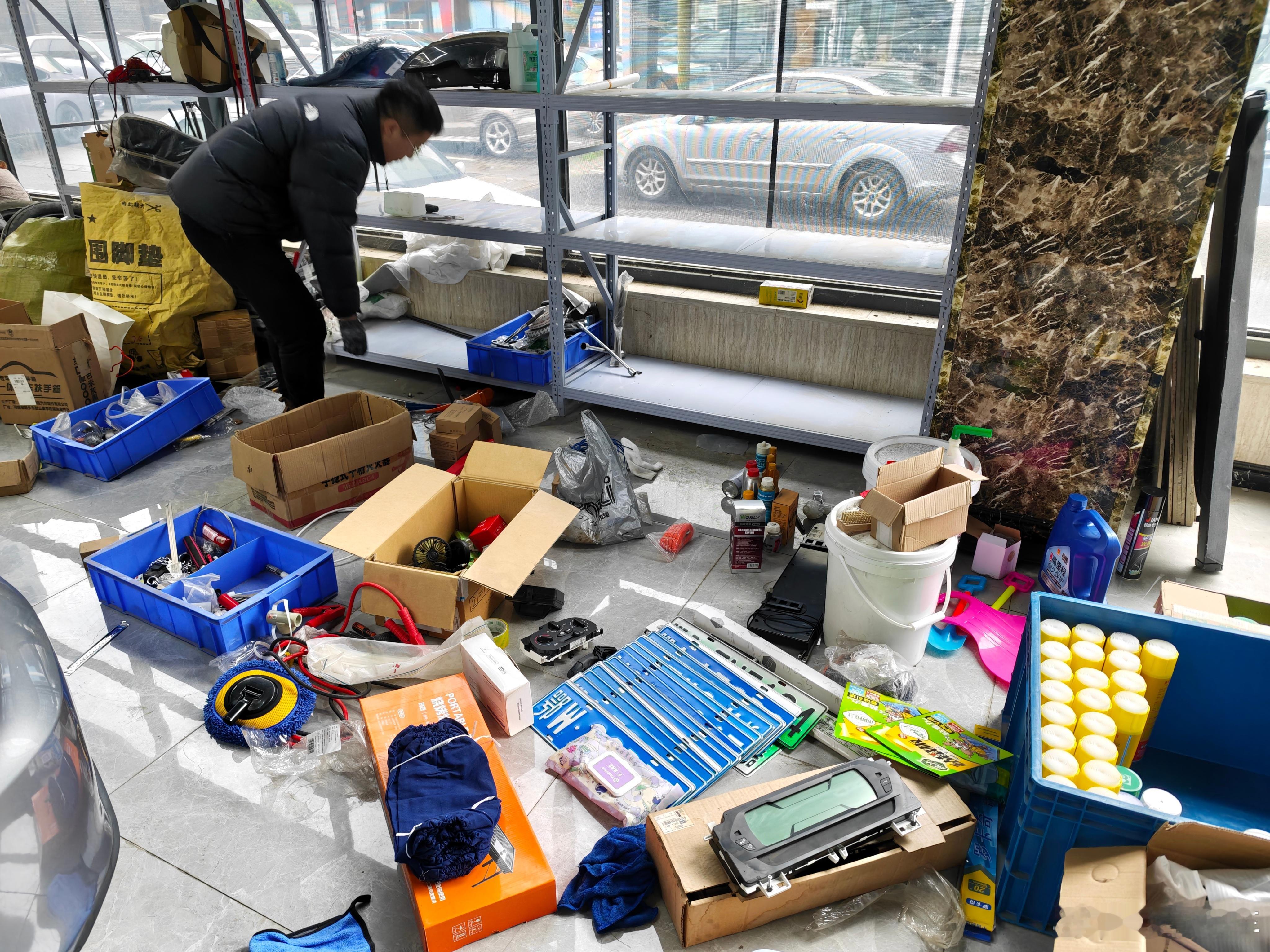 又要搬家了，咋会多出这么多无人认领的牌照都是谁的？抓紧来认领！关键我也不知道怎么