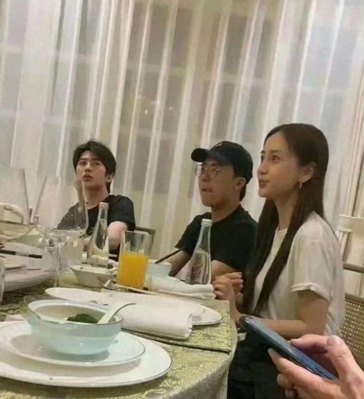 明星私下饭局，都是素颜的状态啊你们认得出来吗？