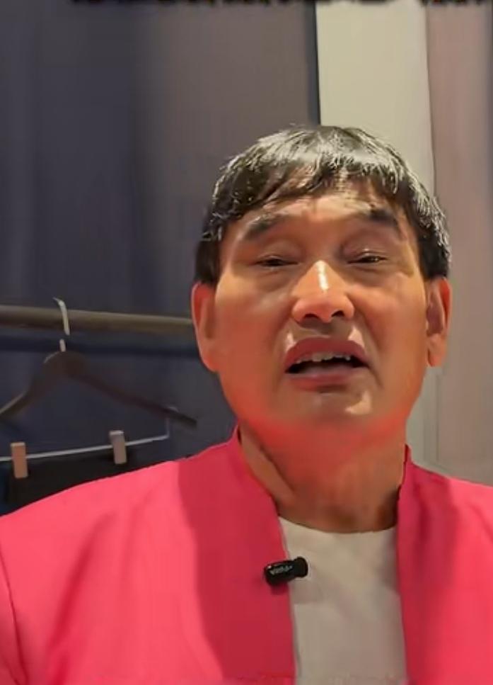 大衣哥说的如今农民种地不算辛苦，是因为对比过去现在都是机械化，无需耗费大量体力了