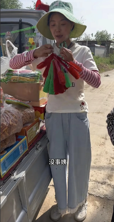 李福贵说：“不是因为我卖得便宜，她们才善良；是因为她们善良，才让我卖的越来越便宜