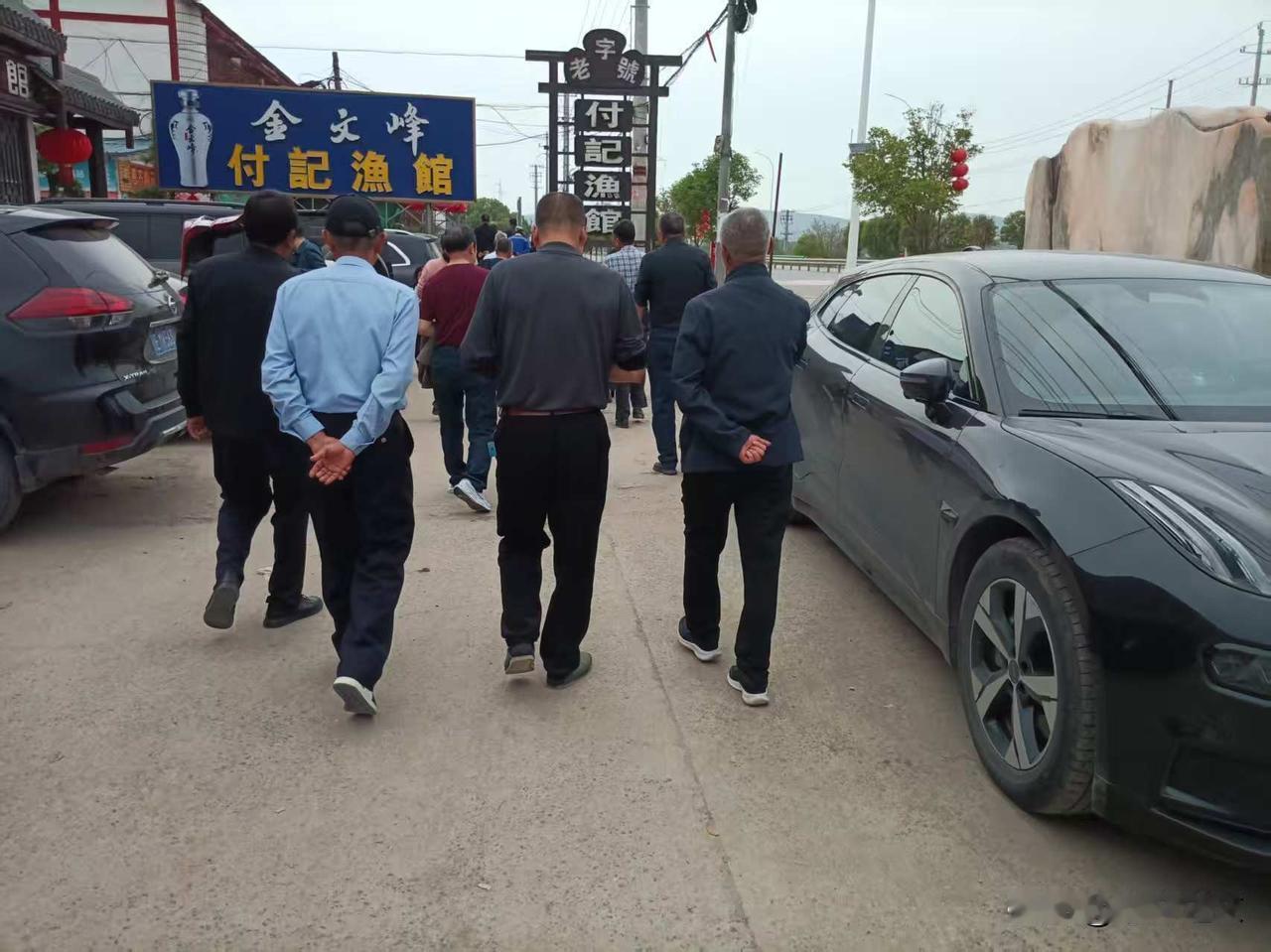 一直以来，人们谈论养老金先退低于后退的事，面对这个已然存在的事实，如何进行调整而