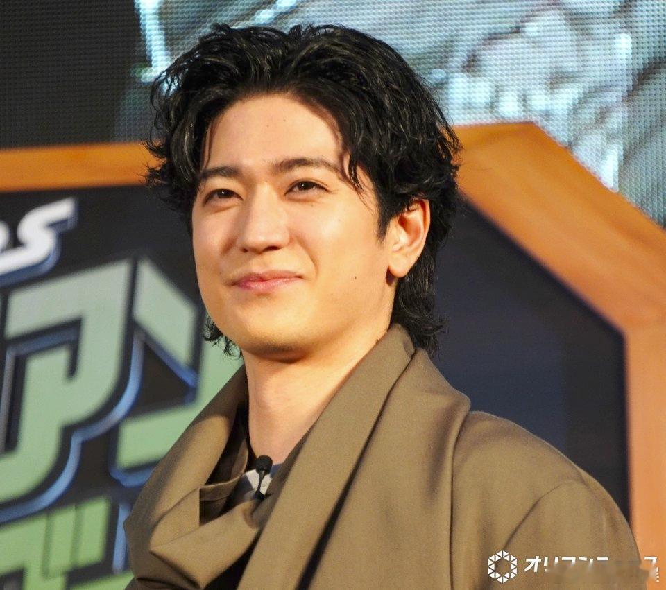 中岛裕翔出席了电影《星球大战：曼达洛人与古古》日本首映礼，这是他自4月11日与