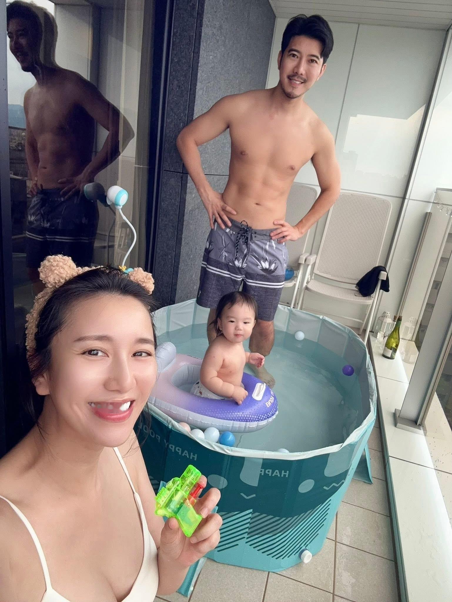赵国翔晒老婆晒娃！宝宝已经一岁多了。​​​