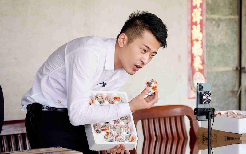 一哥退网，这平台起码得扒层皮？事实证明，很多人都猜错了，人家不仅没倒退，反而赚麻