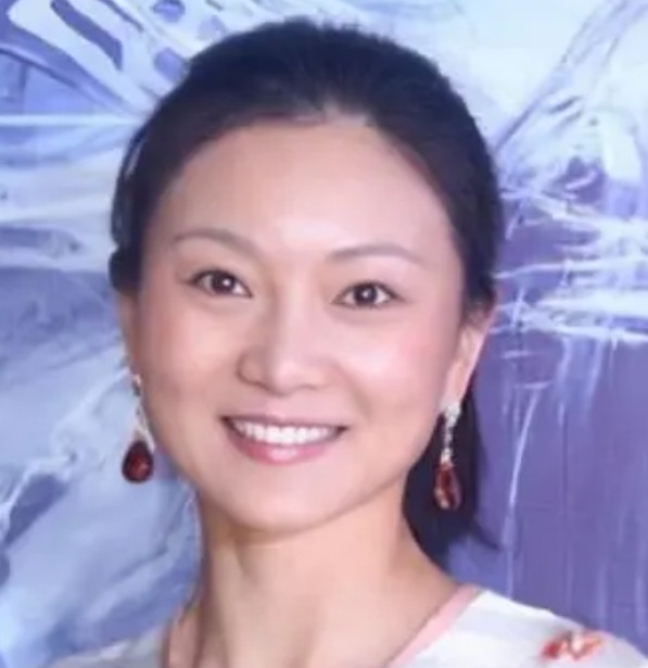2000年，19岁的陈婷，给50岁的张艺谋打电话：“我怀孕了，咋办？”张艺谋随口