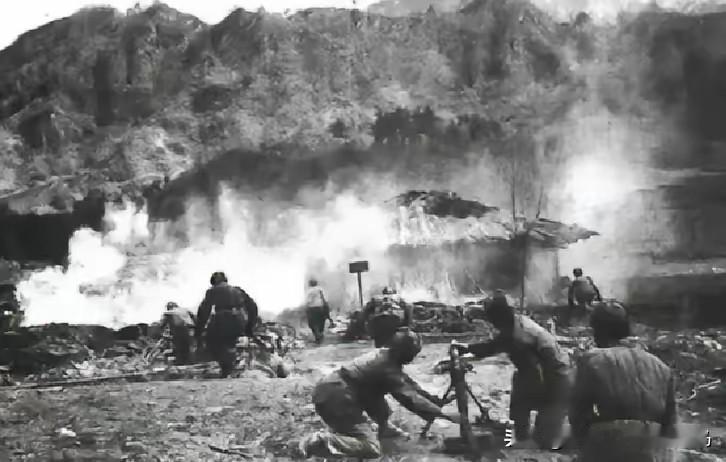 1951年10月，272高地仅剩9名志愿军，眼看着美军即将冲上阵地，战士们准备拼