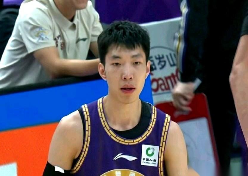 付豪半场23，全场33分。布朗末节一个人轰了20分。然后，辽宁输了。这比赛