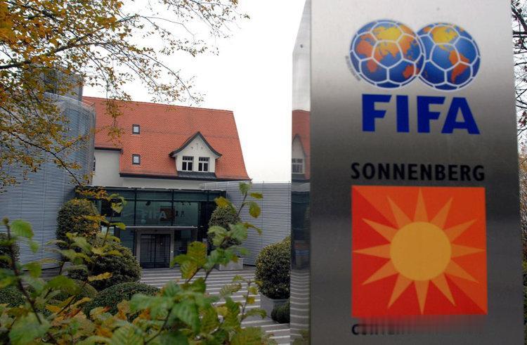 国足想进世界杯，或许还有3个出路：1、举办世界杯：因为